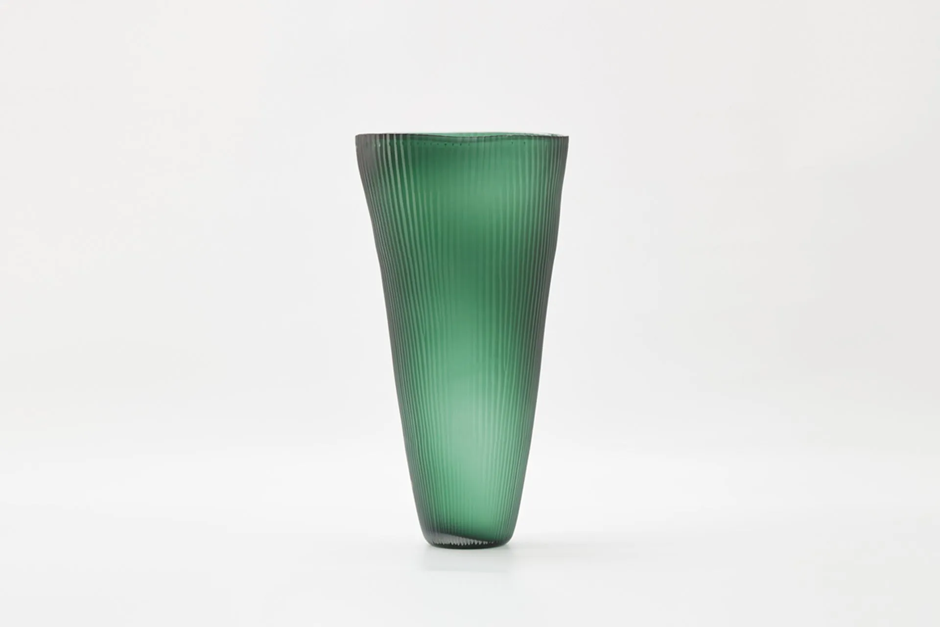 A The Foundry House Palma Vase Emerald