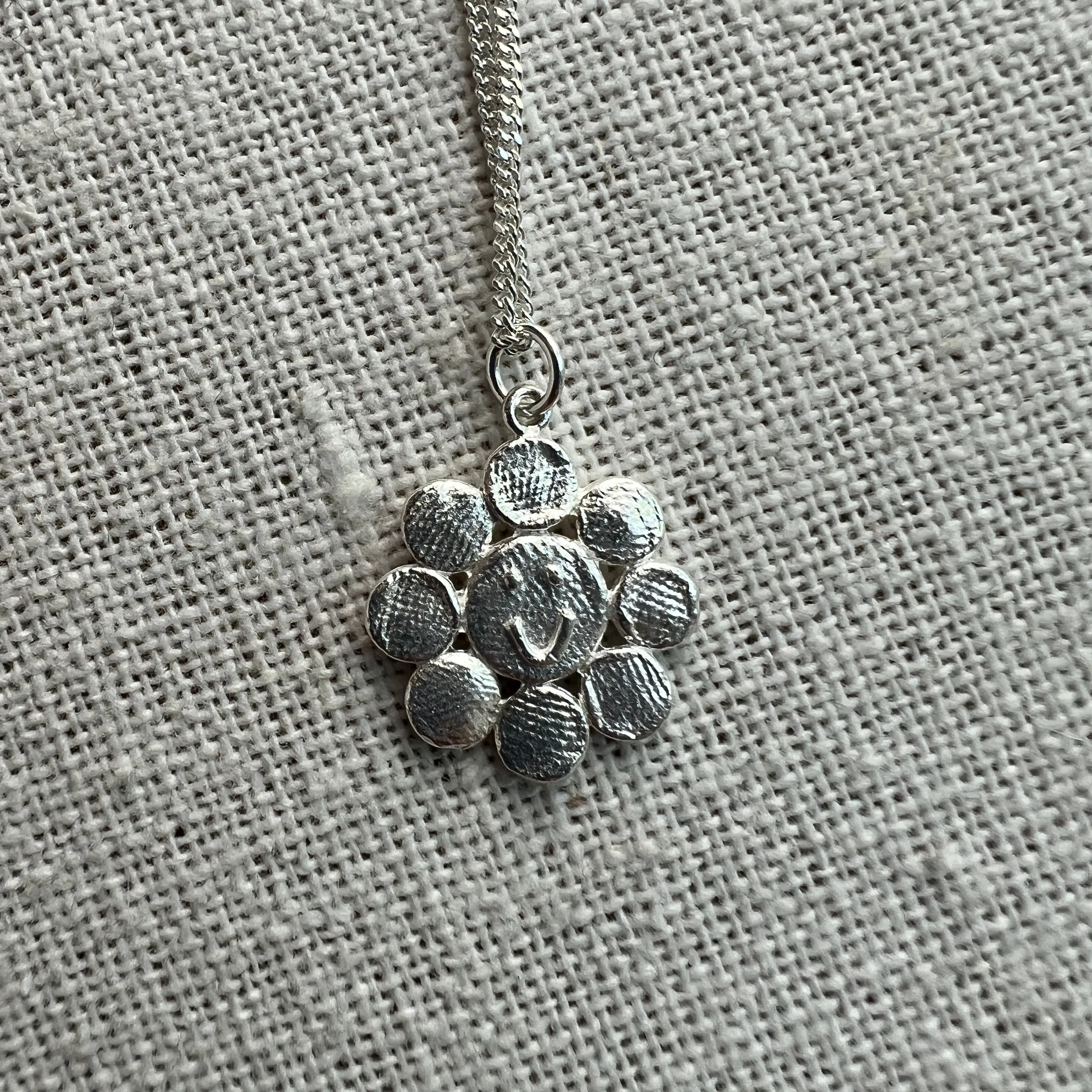 Happy Flower Pendant 45cm, Silver