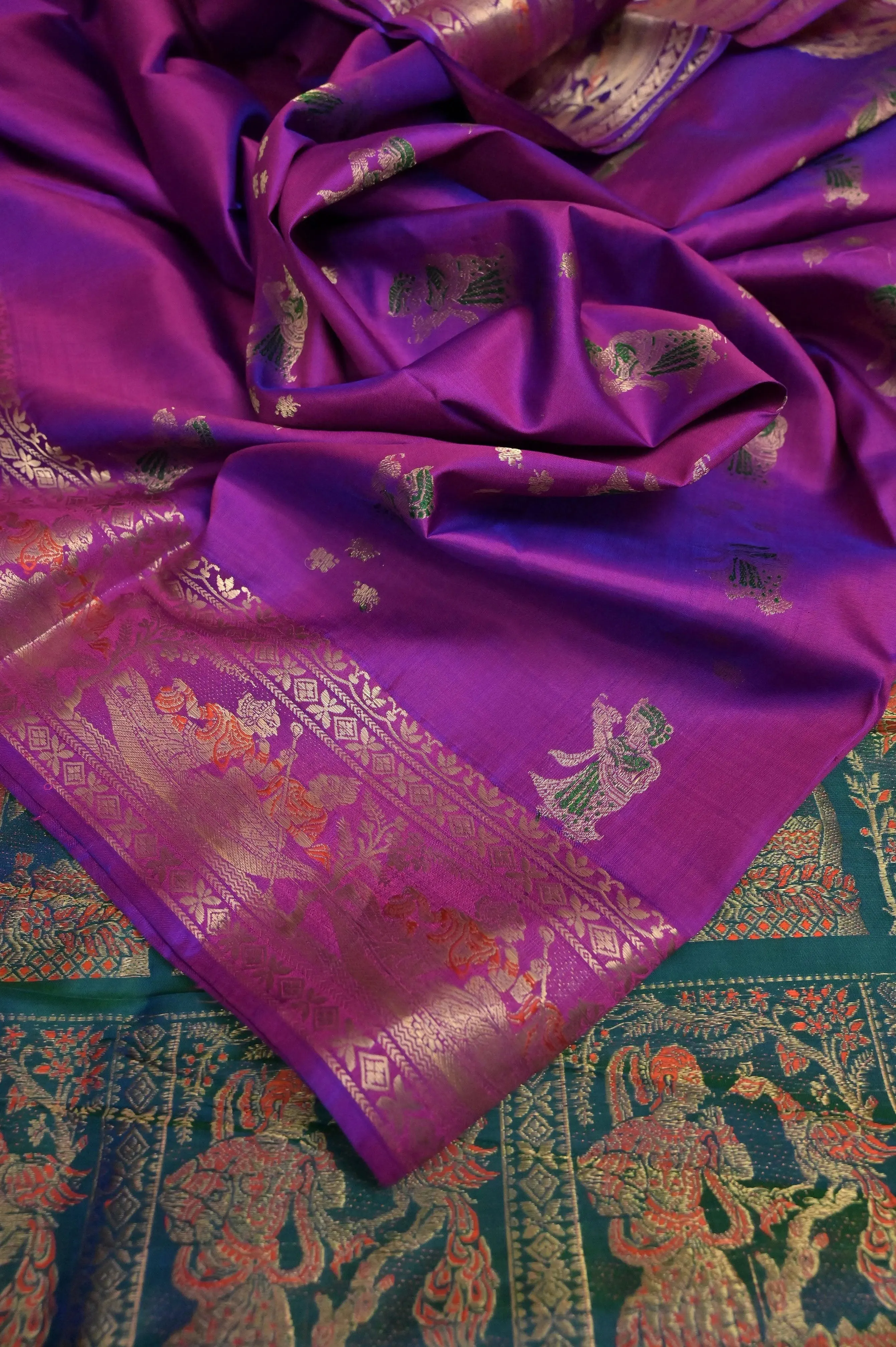 Magenta and Green Dual-Tone Color Pure Baluchari Silk Saree