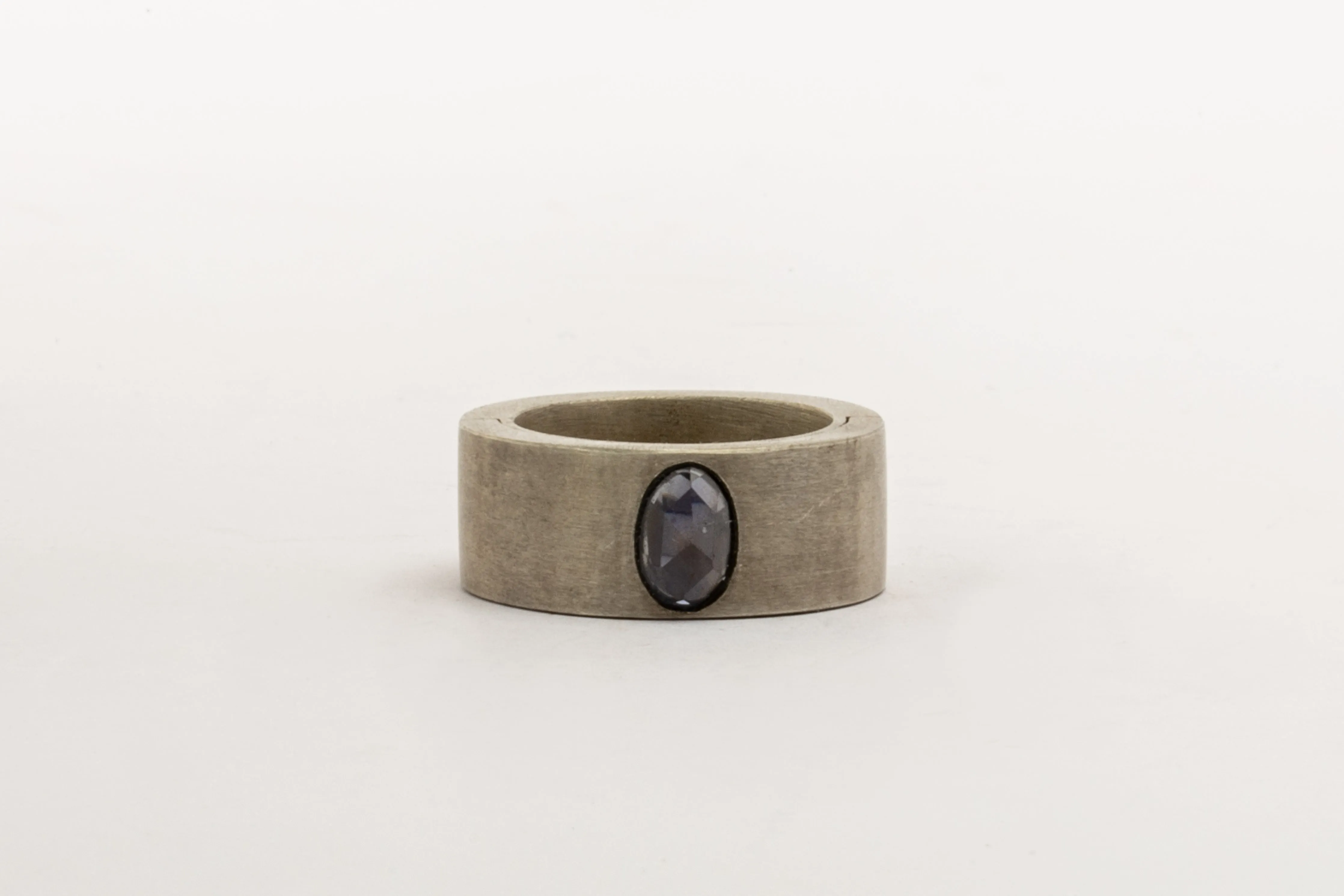 Sistema Ring (0.8 CT, Blue Sapphire Faceted Slab, 9mm, DA SAF)