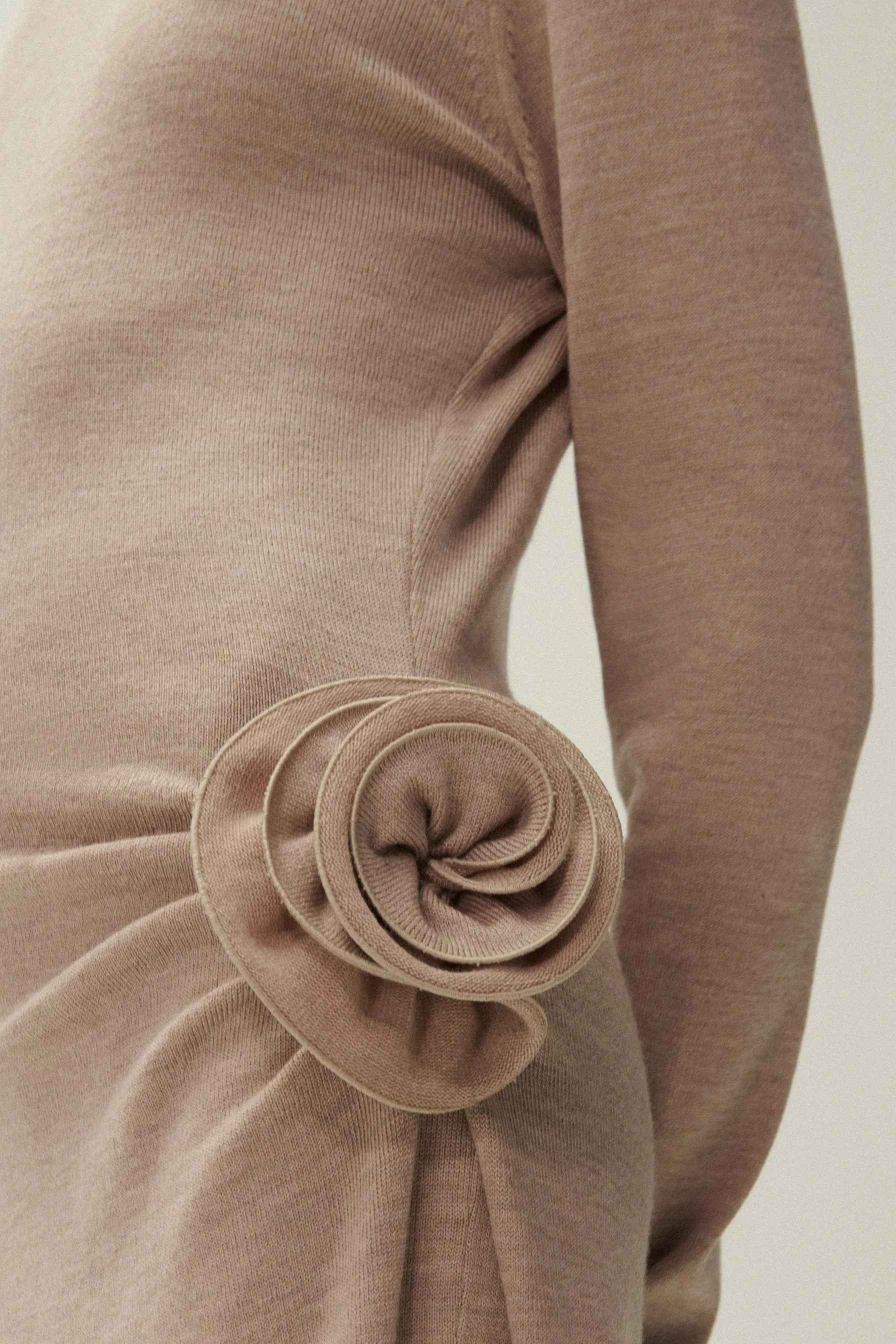 Strickkleid Flower in Beige